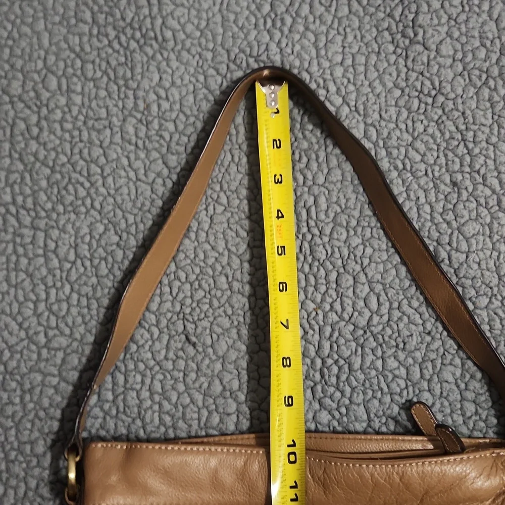 Croft And Barrow Early 2000s Leather Shoulder Bag Camel Colored